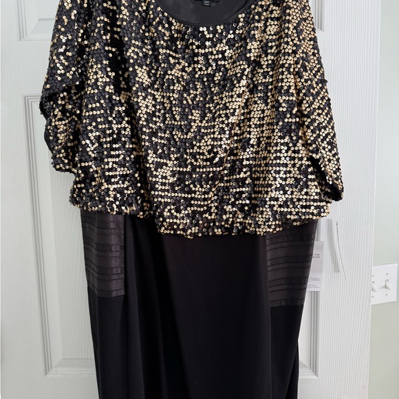 Tahari Woman Dresses & Skirts - Tahari Woman Black and Gold Sequin Short Sleeve Dress